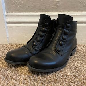 Miz Mooz Women’s Louise Black Button Boots 7.5